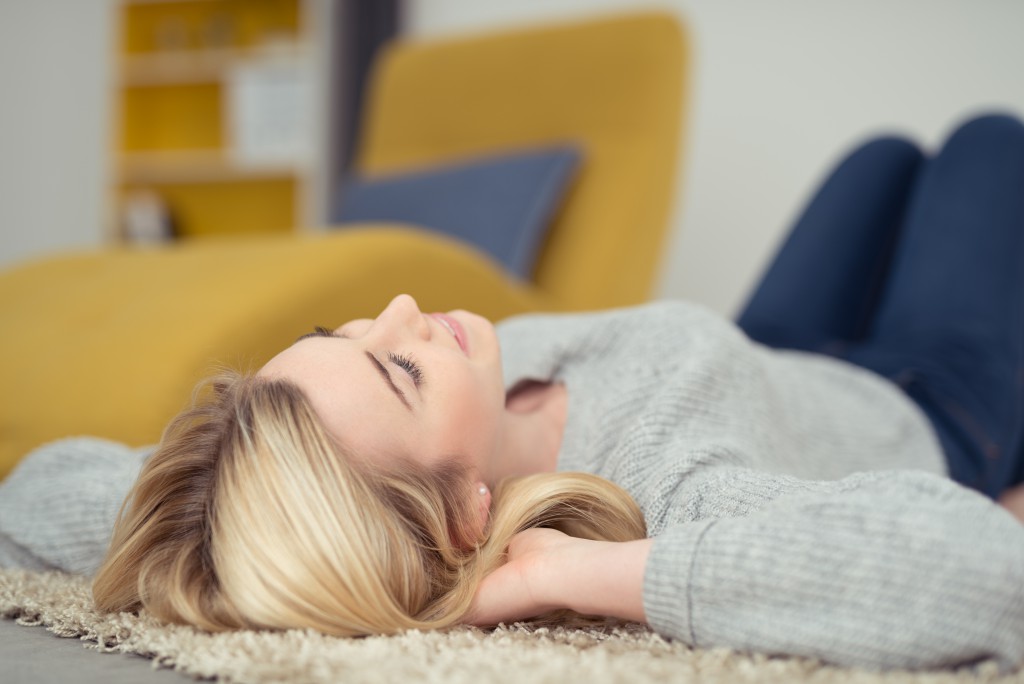 Im Schlaf gegen rassistische Vorurteile? (Bild: contrastwerkstatt)