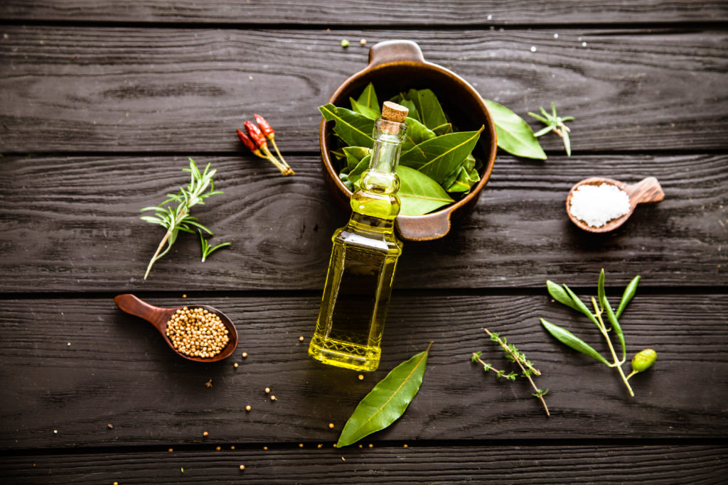 Zum Teil vergessene Heilkräuter der Naturheilkunde. Bild: mythja - fotolia
