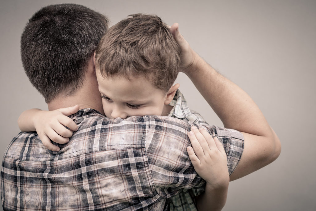 Kinder benötigen Gespräche, um Ängste zu verstehen und zu verarbeiten. Bild: altanaka - fotolia