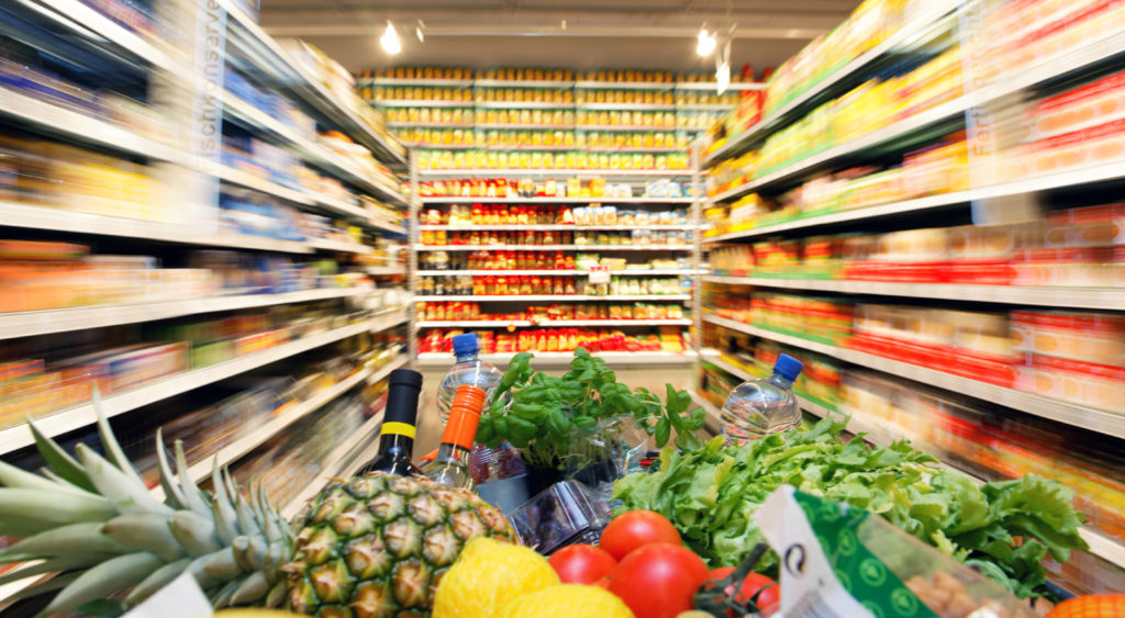 Die globale Warenketten im Lebensmittelhandel stellen den Verbraucherschutz vor enorme Herausforderungen. (Bild: Gina Sanders/fotolia.com)