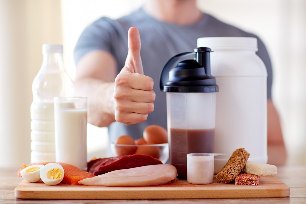 Für den Muskelaufbau reicht normale Ernährung aus. Bild: Syda Productions - fotolia