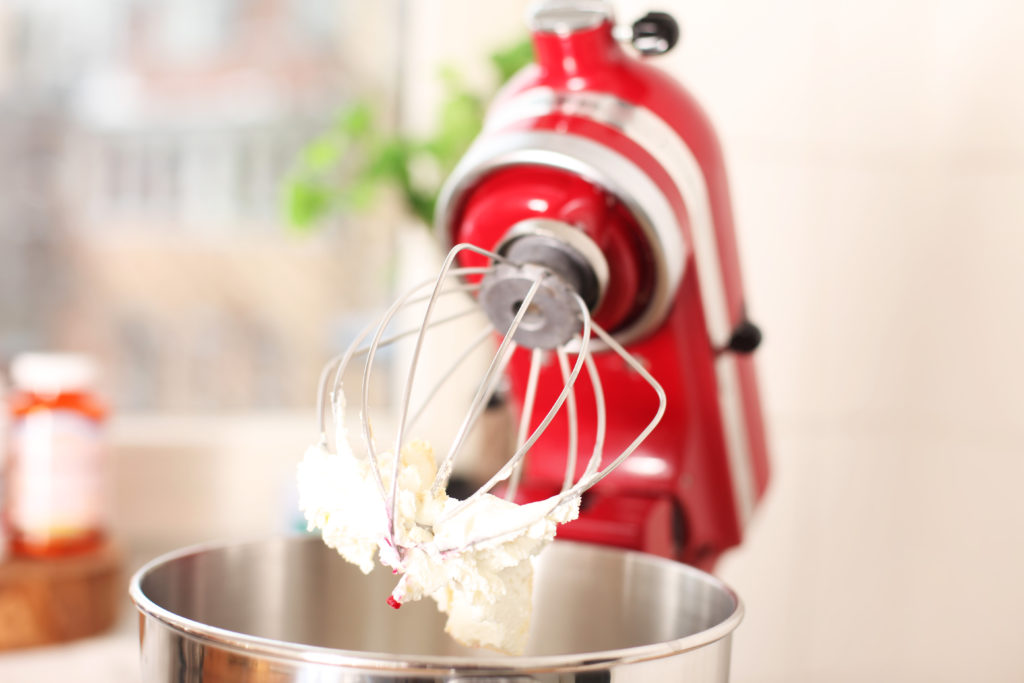 Beim veganen Backen werden Eier zum Beispiel durch gemahlene Leinsamen oder durch Obst ersetzt. (Bild: RAM/fotolia.com)