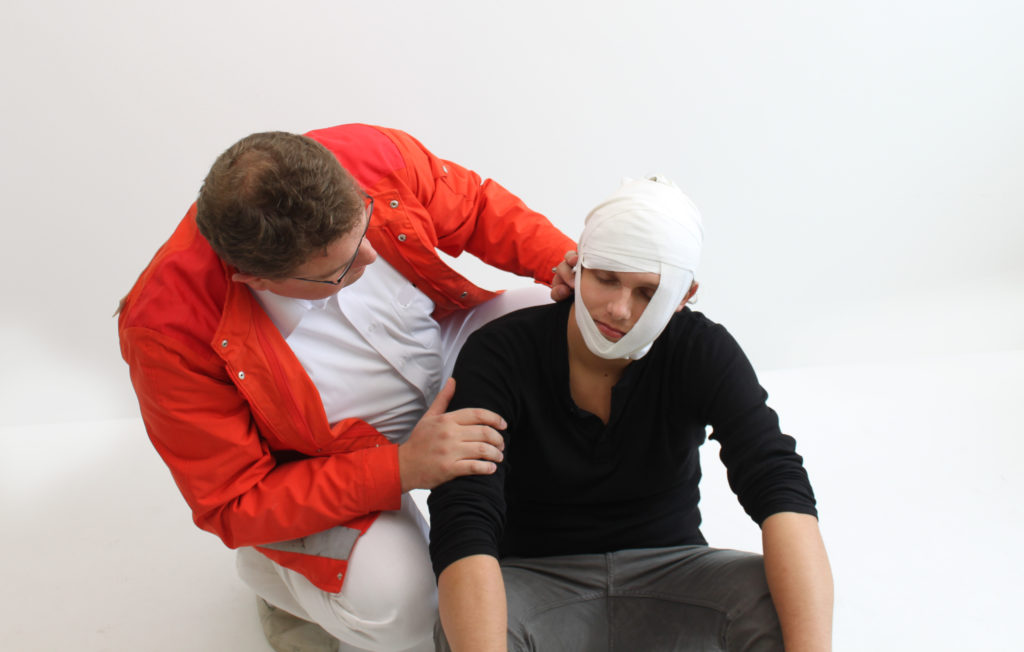 In Zukunft könnte ein simpler Bluttest ausreichen, um festzustellen, ob Menschen an einer Gehirnerschütterung leiden. Eine solche Diagnose würde eine weitere schnelle Behandlung ermöglichen. (Bild: Schulz-Design/fotolia.com)