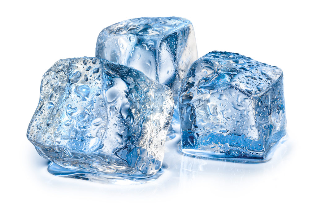 In rund einem Viertel aller Eiswürfel in der Schweiz sind erhöhte Mengen an Krankheitserregern gefunden worden. (Bild: Tim UR/fotolia.com)