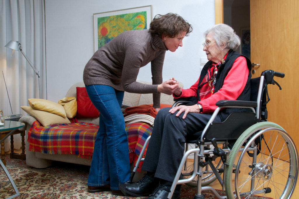 In Deutschland sind immer mehr Menschen auf Pflege angewiesen. Viele können das Geld nicht aufbringen und werden zum Sozialfall. (Bild: Peter Maszlen/fotolia.com)