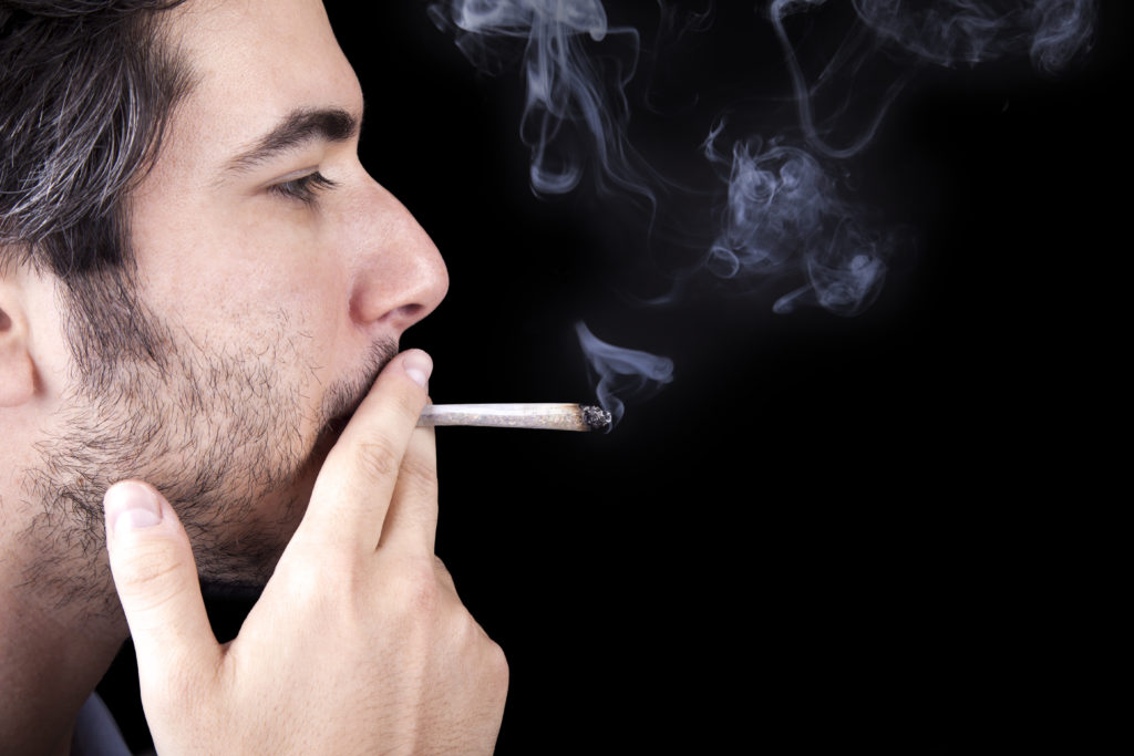 Als sogenannte "Legal Highs" bekannte Kräutermischungen bergen laut Warnung der Polizei erhebliche Gesundheitsrisiken. (Bild: eldadcarin/fotolia.com)