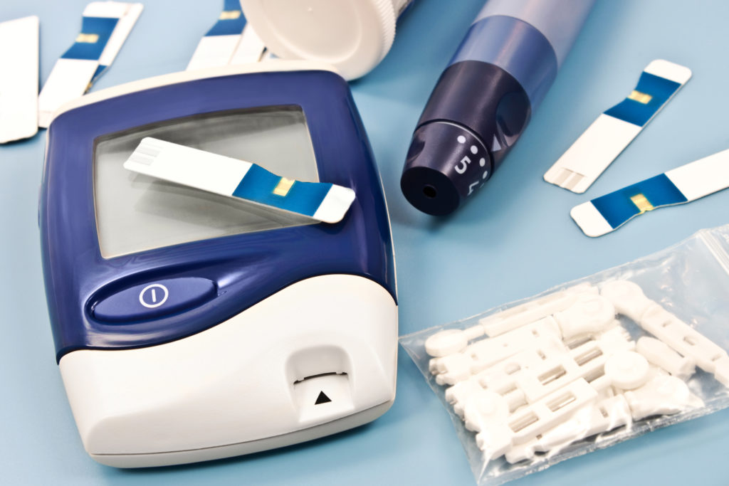 Das Pharmaunternehmen Stadapharm hat einen Chargenrückruf von Blutzucker-Teststreifen sowie Messgeräte-Kits bekanntgegeben, weil es zu falsch niedrigen Blutzucker Messwerten kommen kann. (Bild: PhotoSG/fotolia.com)