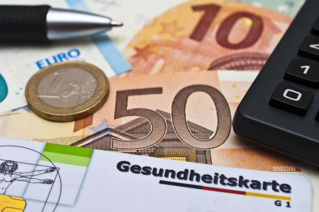 Die gesetzlichen Krankenkassen warnen vor möglichen Mehrausgaben durch das geplante Integrationsgesetz für Flüchtlinge. Vor allem Kosten für Dolmetscher werden befürchtet. (Bild: dessauer/fotolia.com)