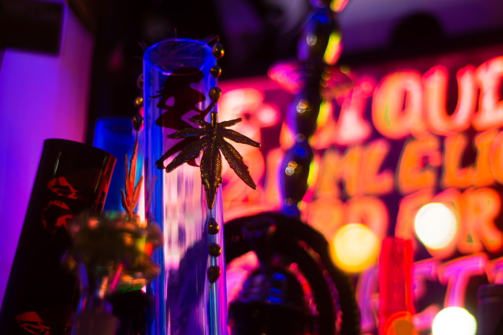 In Rheinland-Pfalz ist eine junge Frau nach dem Konsum von Kräutermischungen, sogenannten "Legal Highs", gestorben. Experten warnen immer wieder vor den Gefahren der legalen Drogen. (Bild: iredding01/fotolia.com)
