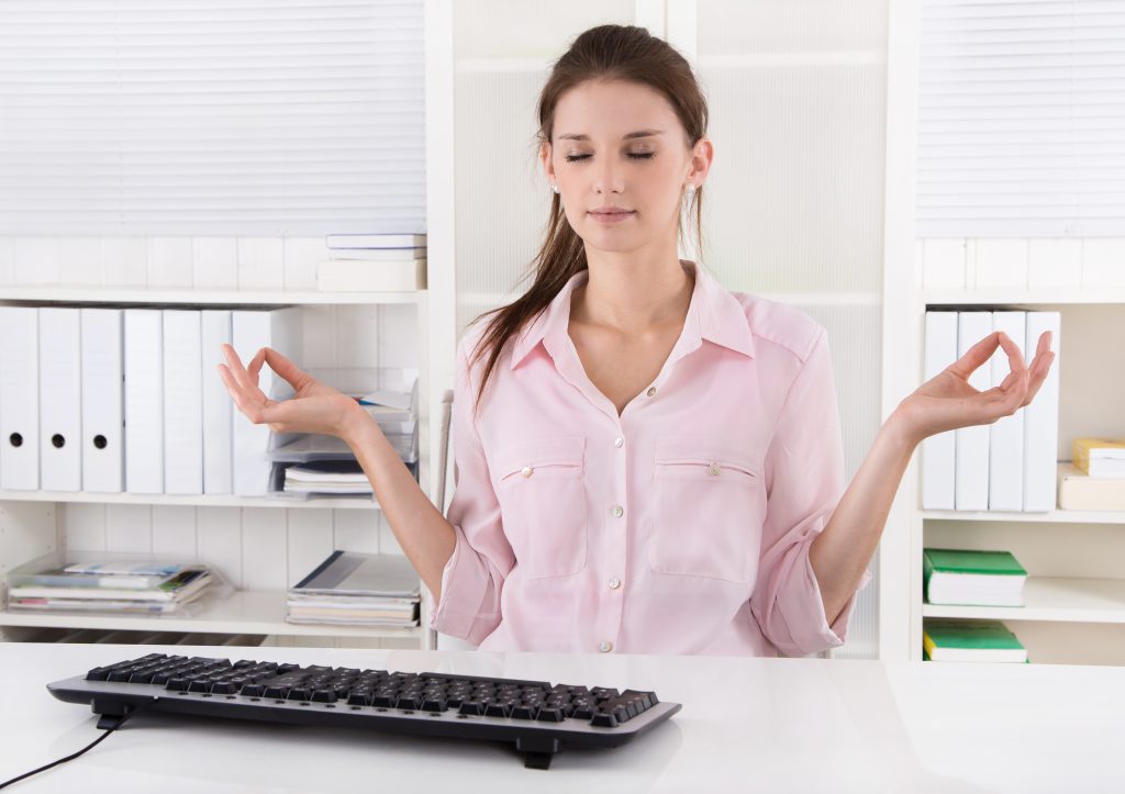 Die Reduzierung von Stress, beispielsweise mit Yoga oder autogenem Training, hat eine präventive Wirkung bei Herpes. (Bild: Jeanette Dietl/fotolia.com)