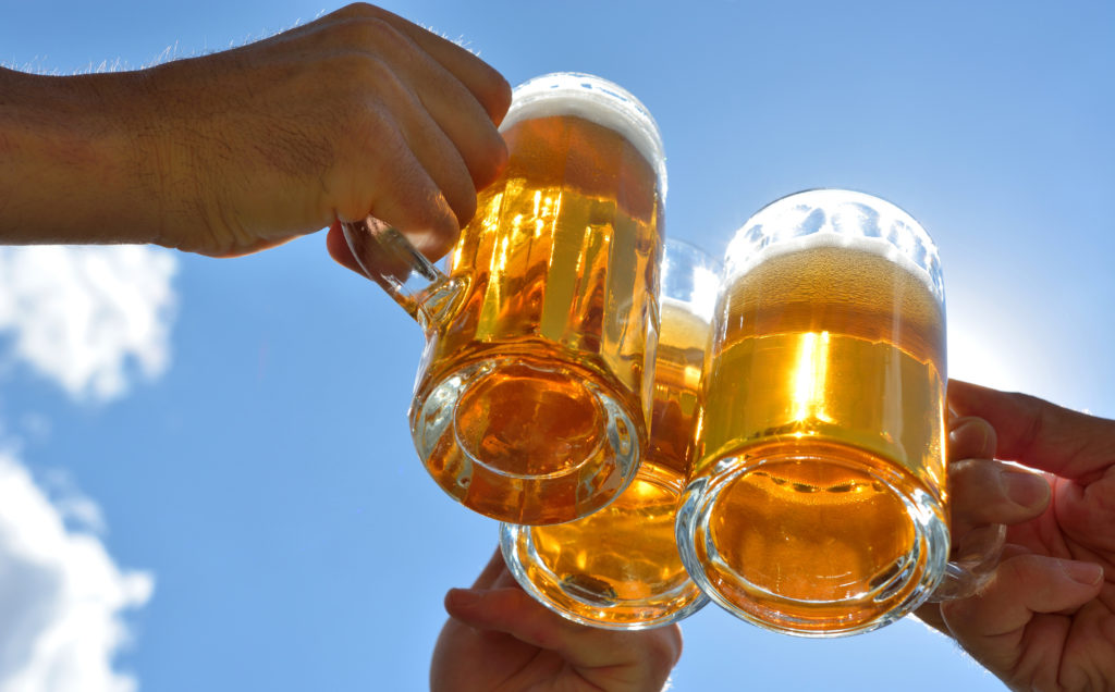 Hoher Bier-Konsum trinken auf dem Oktoberfest häufig ein Auslöser für ...