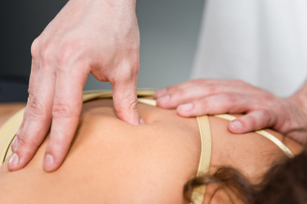 Neue Therapie bei Rückenschmerzen. Bild: Microgen - fotolia