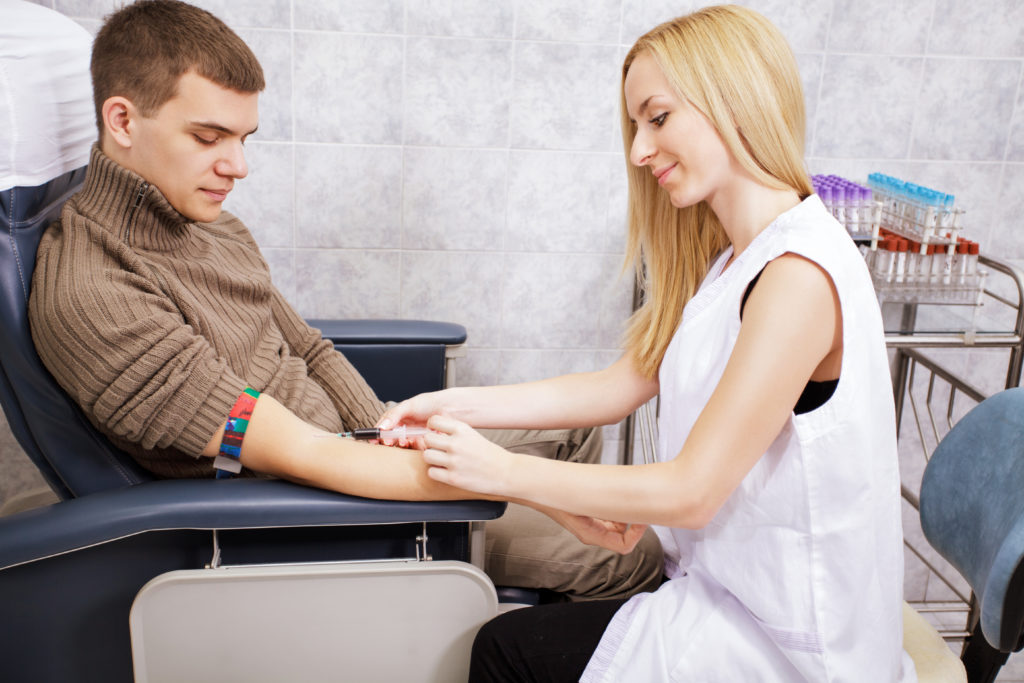 Asthmatiker oder Allergiker, die Blut spenden wollen, müssen wegen der Medikamenteneinnahme einiges beachten. In manchen Fällen ist ihre Spende nicht möglich. (Bild: milanmarkovic78/fotolia.com)