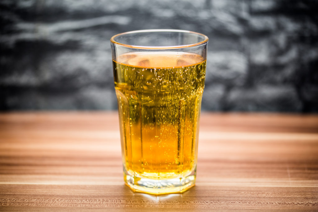 US-amerikanische Mediziner berichten über einen Patienten, dessen akute Hepatitis womöglich auf den exzessiven Konsum von Energy-Drinks zurückzuführen ist. (Bild: goldencow_images/fotolia.com)