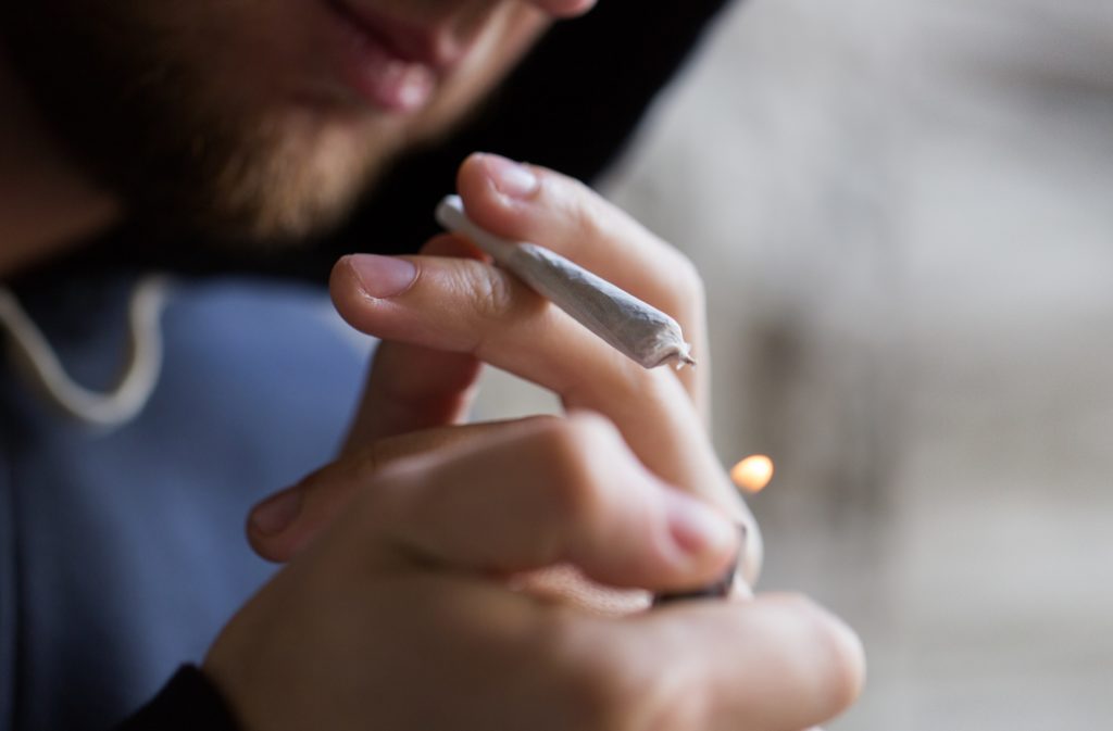Marihuana-Konsum kann sich negativ auf unseren Herzmuskel auswirken. Mediziner fanden heraus, dass Menschen, die Marihuana konsumieren, häufiger zu einer sogenannten Stress-Kardiomyopathie neigen. (Bild: Syda Productions/fotolia.com)