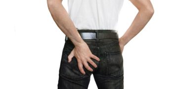 Gesäßschmerzen können bei den Betroffenen für erhebliche Beeinträchtigungen im Alltag sorgen. (Bild: diy13/stock.adobe.com)