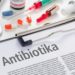 Verschiedene Antibiotika als Tabletten und Injektionen