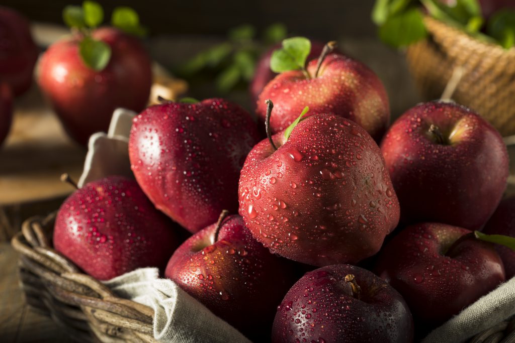 Äpfel enthalten vergleichsweise viel Fruchtzucker. Daher werden sie bei einer Fruktose-Unverträglichkeit oft eher schlecht vertragen. (Bild: Brent Hofacker/fotolia.com)