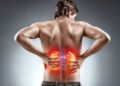 Ein Nierenabszess führt oft zu starken Flankenschmerzen und kann schwere Komplikationen bis hin zu einer Blutvergiftung mit sich bringen. (Bild: Romario Ien/fotolia.com)
