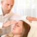 Steht die Mundtrockenheit im Zusammenhang mit Ängsten und Stress, können Hypnoseverfahren ein guter Behandlungsansatz sein. (Bild: Hetizia/fotolia.com)
