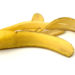 Bananaschale kann aufgrund der enthaltenen Enzyme gege Warzen helfen. (Bild: M. Schuppich/fotolia.com)