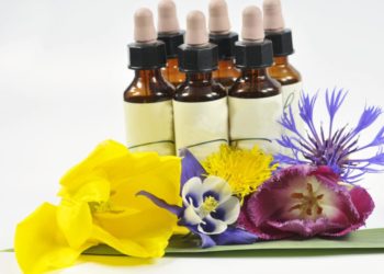 Eine individuell abgestimmte Bachblütentherapie kann sehr hilfreich bei Kopfschmerzen sein. (Bild: fotomike1976/fotolia.com)
