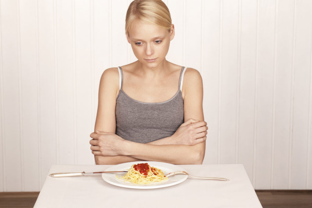 Die Ursachen für anhaltende Appetitlosigkeit können äußerst unterschiedlich sein. Die Folge ist meist ein deutlicher Gewichtsverlust. (Bild: tunedin/fotolia.com)
