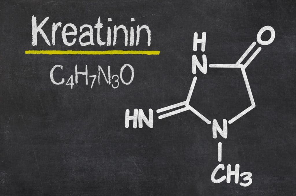 Chemische Formel für Kreatinin auf eine Tafel geschrieben.
