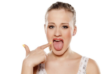 Eine Zungenentzündung ist für die Betroffenen äußerst unangenehm und sollte dringend ärztlich abgeklärt werden. (Bild: vladimirfloyd/fotolia.com)