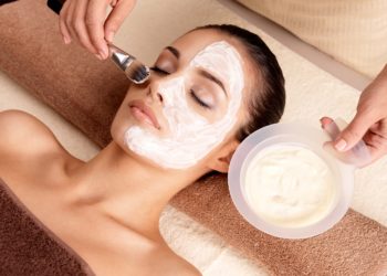Welche Hautpflege ist bei Hauterkrankungen angebracht? (Bild: Valua Vitaly/stock-adobe.com)