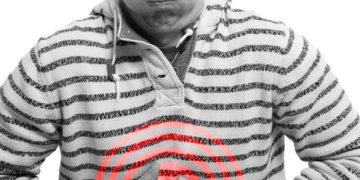 Magenschmerzen treten oft zusammen mit weiteren Beschwerden wie Übelkeit und Erbrechen auf. (Bild: SENTELLO/fotolia.com)
