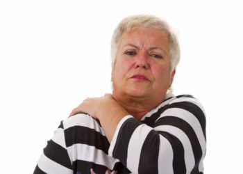 Steife Gelenke bezeichnen bewegungseingeschränkte und meist schmerzende Gelenke wie zum Beispiel im Schulterbereich. (Bild: Birgit Reitz-Hofmann/fotolia.com)