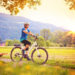 Durch viel Bewegung an der frischen Luft, gesunde Ernährung und wenig Stress kann Kopfschmerzen vorgebeugt werden. (Bild: Patrizia Tilly/fotolia.com)