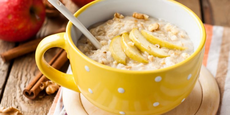 Müsli mit Apfelscheiben