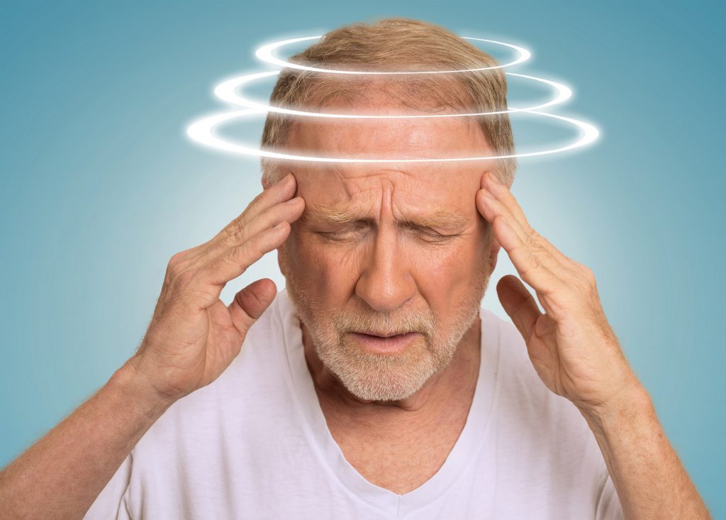 Treten parallel weitere Beschwerden wie Schwindel oder Übelkeit auf, muss sofort ein Arzt aufgesucht werden. (Bild: pathdoc/fotolia.com)