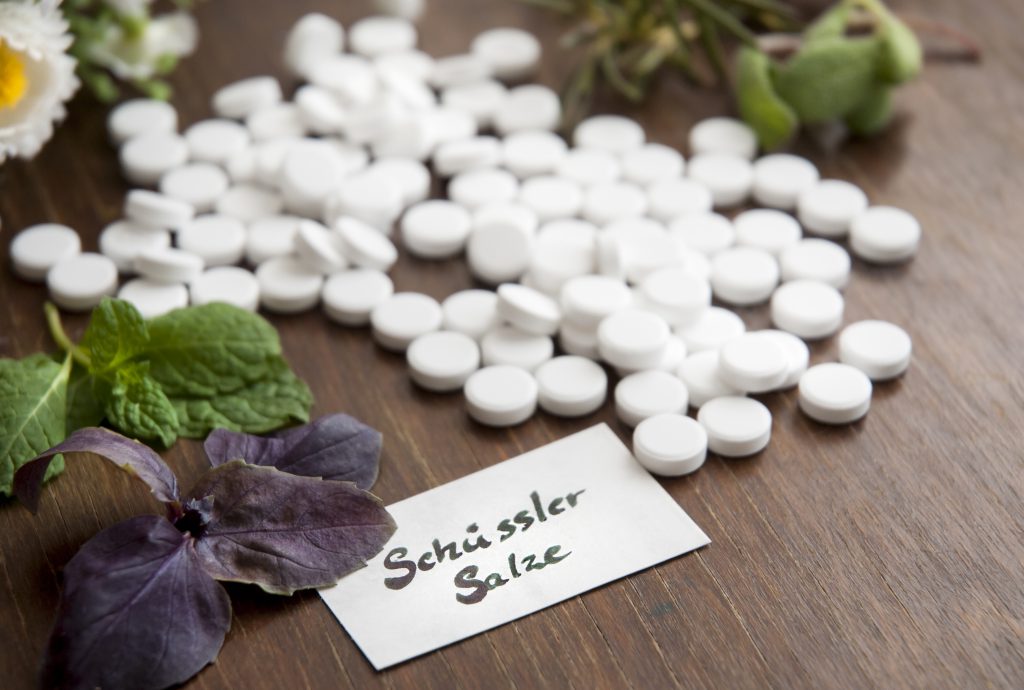 Schüssler Salze können eine gute Unterstützung bei der natürlichen Behandlung von Neurodermitis bieten. (Bild: Sonja Birkelbach/fotolia.com) 