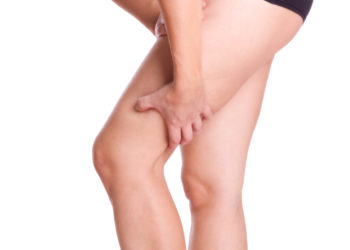 Sanftes Aufwärmen vor dem Sport dient der Prävention eines Muskelkaters. (Bild: SENTELLO/stock.adobe.com)