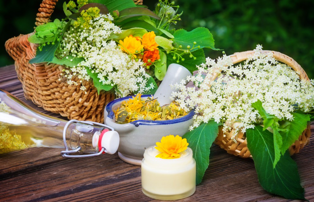 Lieber öfter zu Hausmitteln statt zu Medikamenten greifen. Bild: fotoknips - fotolia