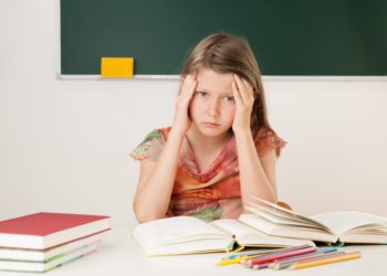 Überforderungen im Schulalltag und im Privatleben: Immer mehr Kinder leiden unter Kopfschmerzen. (Bild: Zlatan Durakovic - fotolia)