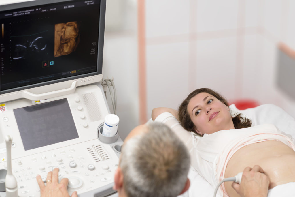 Schwangere Frauen lassen meist zu viele Vorsorgeuntersuchungen durchführen. (Bild: oneblink1/fotolia.com)