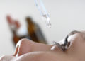 Bei vielen Augenerkrankungen werden Augentropfen zur Therapie eingesetzt. Bild: Gerhard Seybert - fotolia