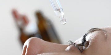 Bei vielen Augenerkrankungen werden Augentropfen zur Therapie eingesetzt. Bild: Gerhard Seybert - fotolia
