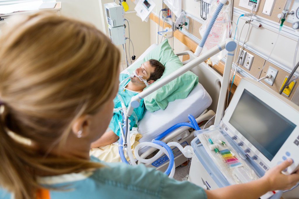 Zu viel Stress und Lärm für Patienten auf der Intensivstation. Das soll sich ändern. (Bild: Tyler Olson - fotolia)