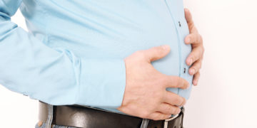 Ein Blähbauch entsteht durch die Ansammlung von Gasen im Magen bzw. Verdauungstrakt. Dafür kommen unterschiedliche Auslöser in Betracht. (Bild: photophonie/fotolia.com)