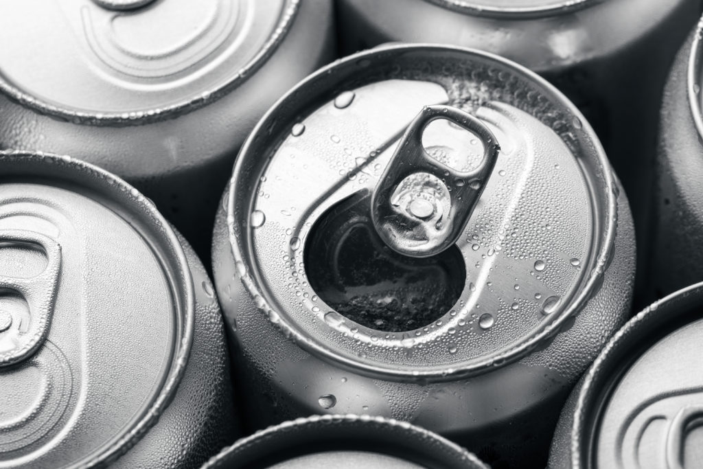 26-Jährige erleidet nach täglichem Konsum von 28 Dosen Red Bull Schwellung im Gehirn. (Bild: leungchopan/fotolia.com)