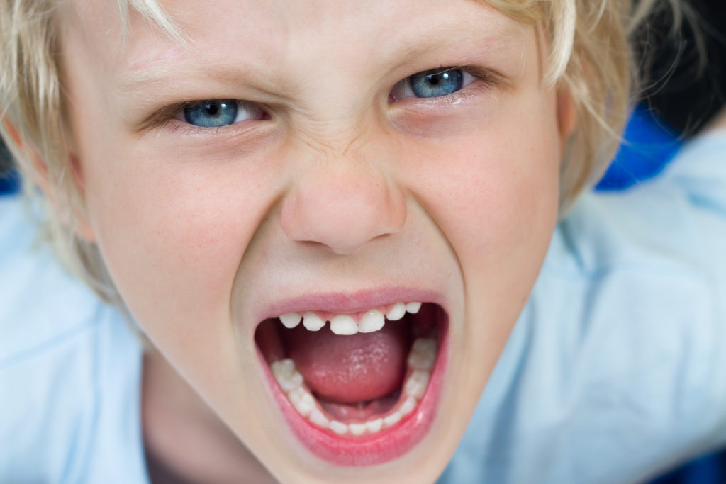 Kinder sollten auch bei Wutausbrüchen ihre Wortwahl unter Kontrolle haben. (Bild: mellevaroy/fotolia.com)