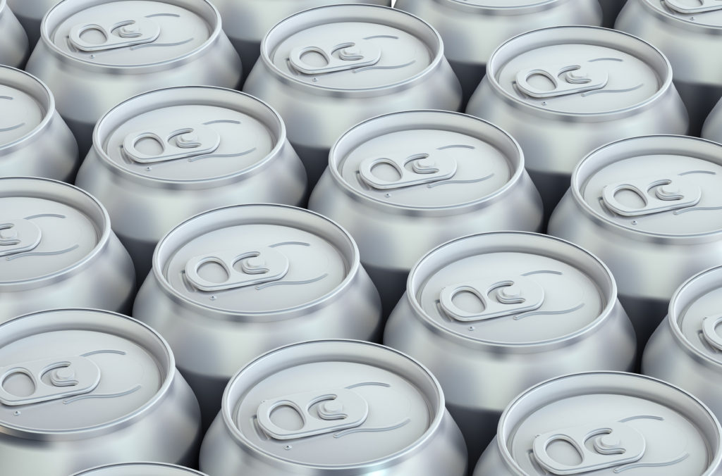 Schon eine Dose Red Bull hat deutliche Auswirkungen auf den Organismus. (BIld: alexlmx/fotolia.com)