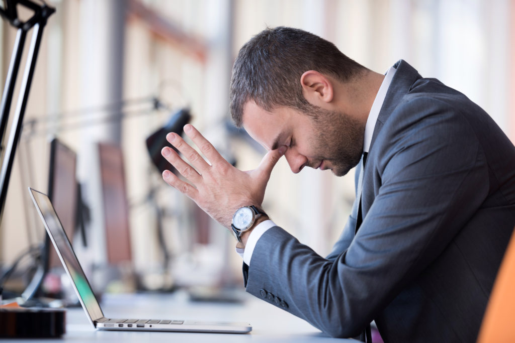 Gegen den Stress im Job können einfache Übungen helfen. (Bild: shock/fotolia.com)