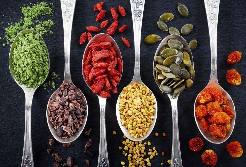 Zu den exotischen Superfoods gibt es ebenbürtige Alternative, die gleiche Effekte versprechen. Bild: baibaz - fotolia