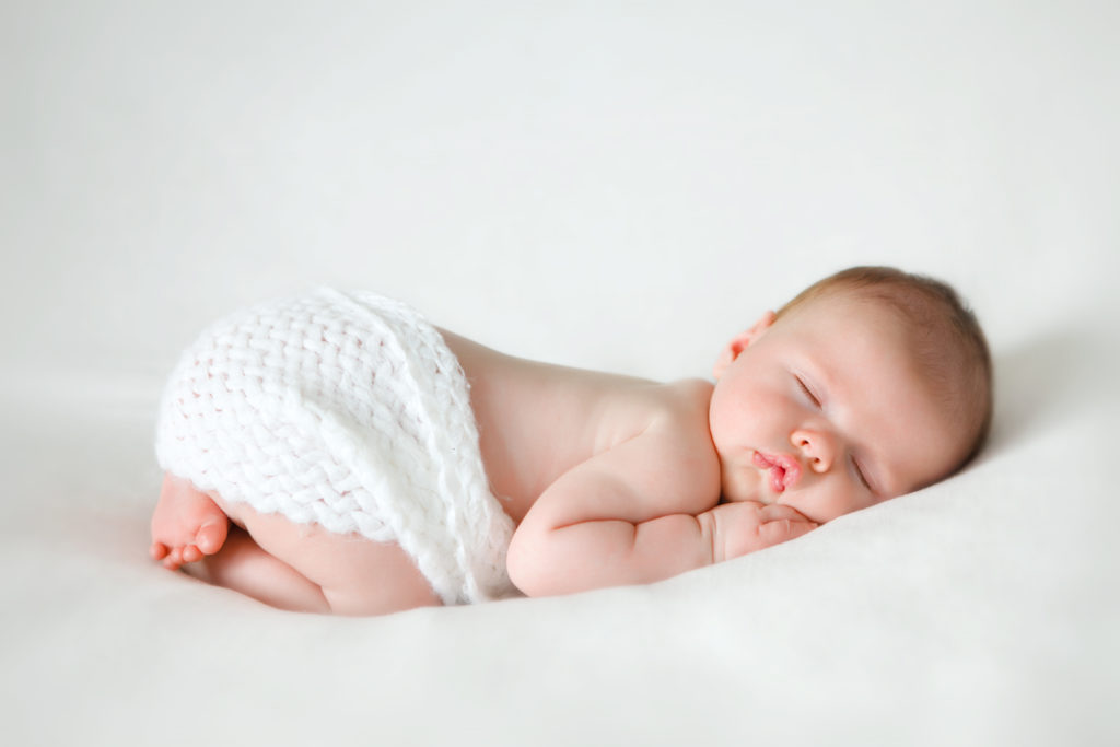 Babys können durch Kontakt mit Fremenden leicht eine gefährliche Herpesinfektion erleiden. (Bild: Ramona Heim/fotolia.com) 